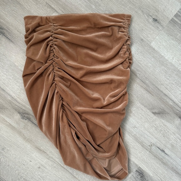 EXPRESS Women’s Camel Bodysuit & Skirt Velour Set Size XS NWT - Picture 9 of 11